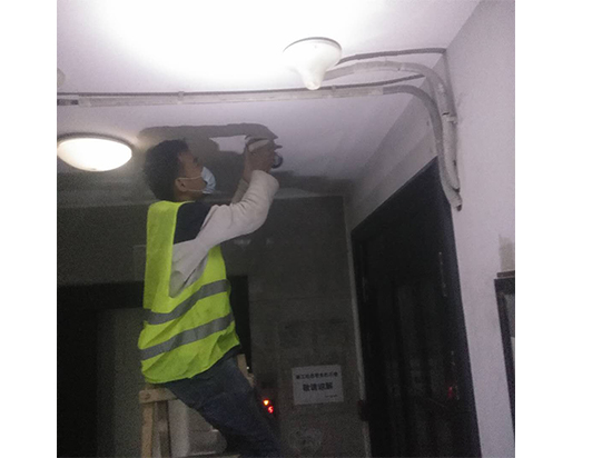 1668414355237339.jpg 煙感施工中 (7).jpg